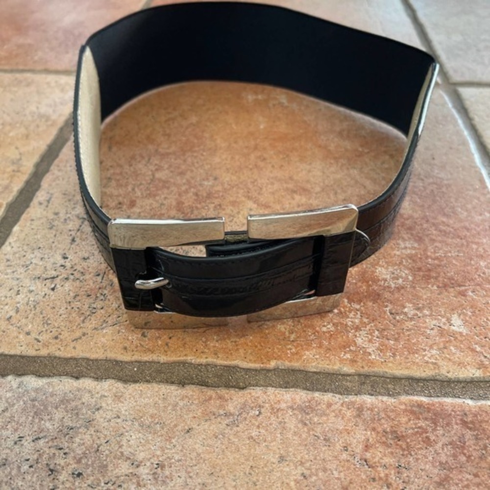Leather and elastic black belt with silver buckle